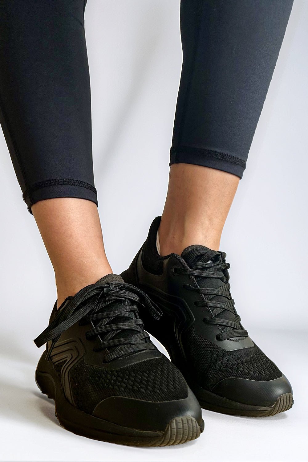 Women Mach - One Shoes Black - Sigma Fit