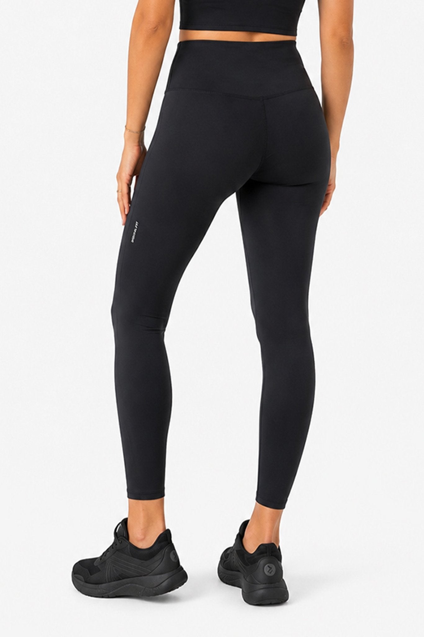 Black Essential Leggings - Sigma Fit