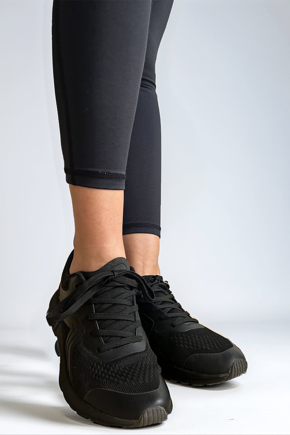 Women Mach - One Shoes Black - Sigma Fit